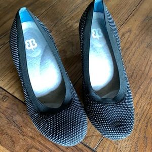 Beta brand size 7 travel heels